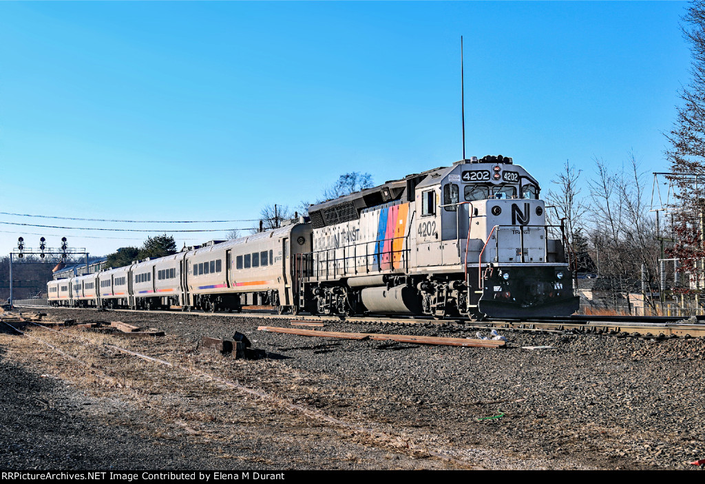 NJT 4202 on train 1147